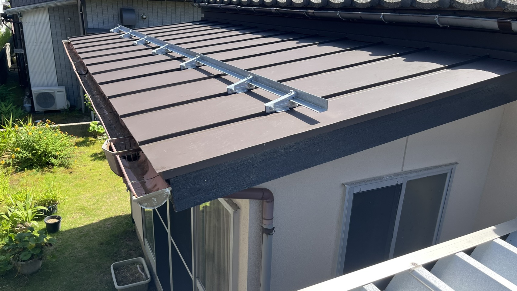新潟市西蒲区にて屋根張替え・軒裏工事を行いました。